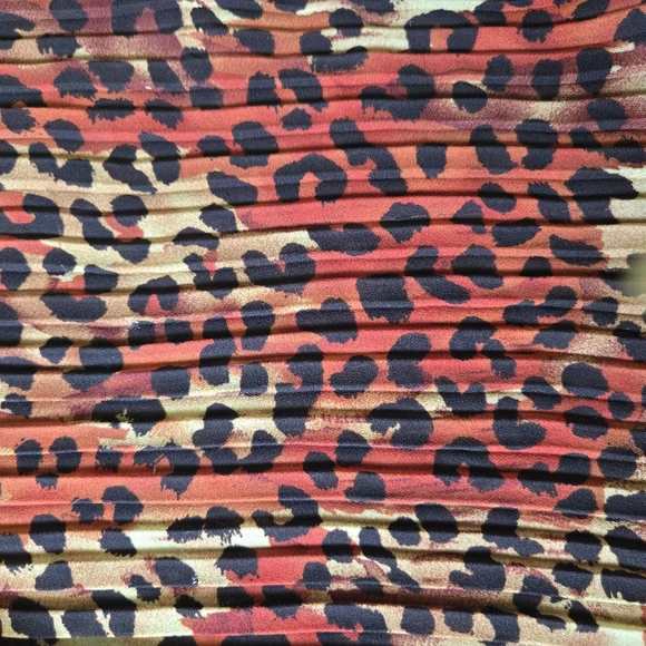 Studio 1940 Leopard Print Sleeveless Crinkle,Pleated Plus Size Blouse Size 18-20 - Picture 9 of 10